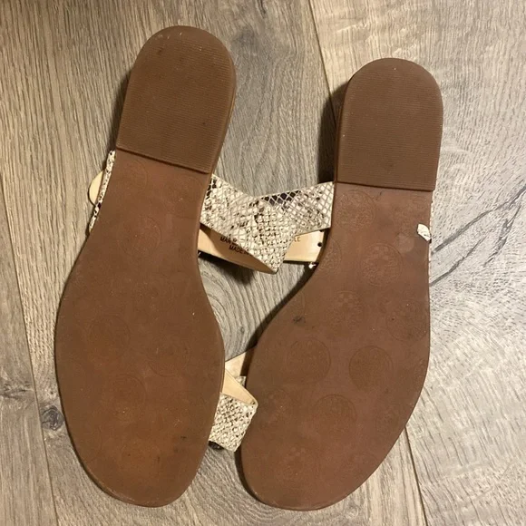 Vince Camuto, snakeskin sandals - Picture 4 of 4